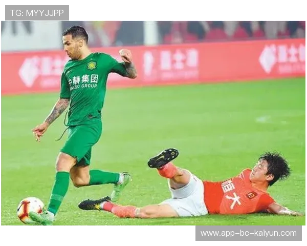 后防线临时重组堪忧，教练正在紧急补强名单