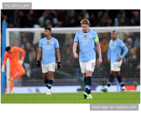 曼城盯德布劳内式多面手：足球战术的全能奇迹